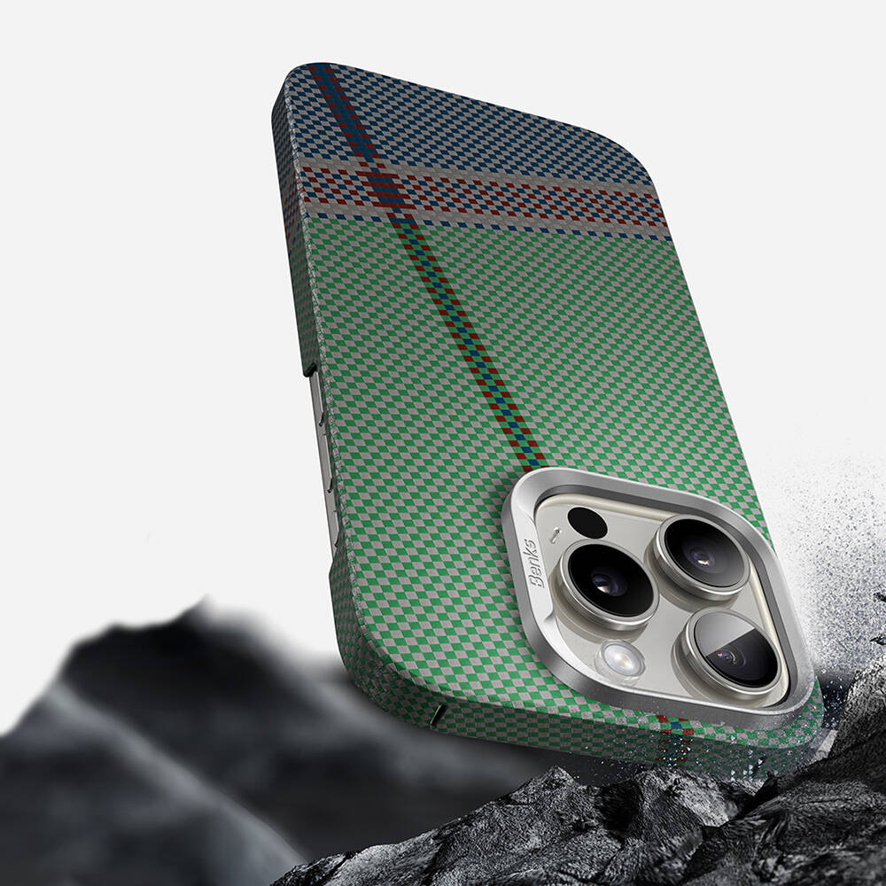 Apple iPhone 15 Pro Kılıf M-safe Şarj Özellikli Karbon Fiber Tasarımlı Benks Passion Green ArmorAir Kevlar Kapak