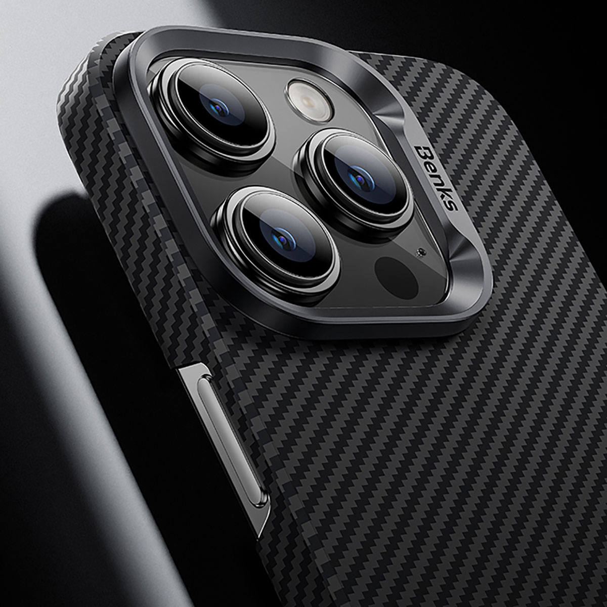 Apple iPhone 15 Pro Max Kılıf M-safe Özellikli Karbon Fiber Benks Essential ArmorAir 600D Kevlar Kapak - Görsel 13