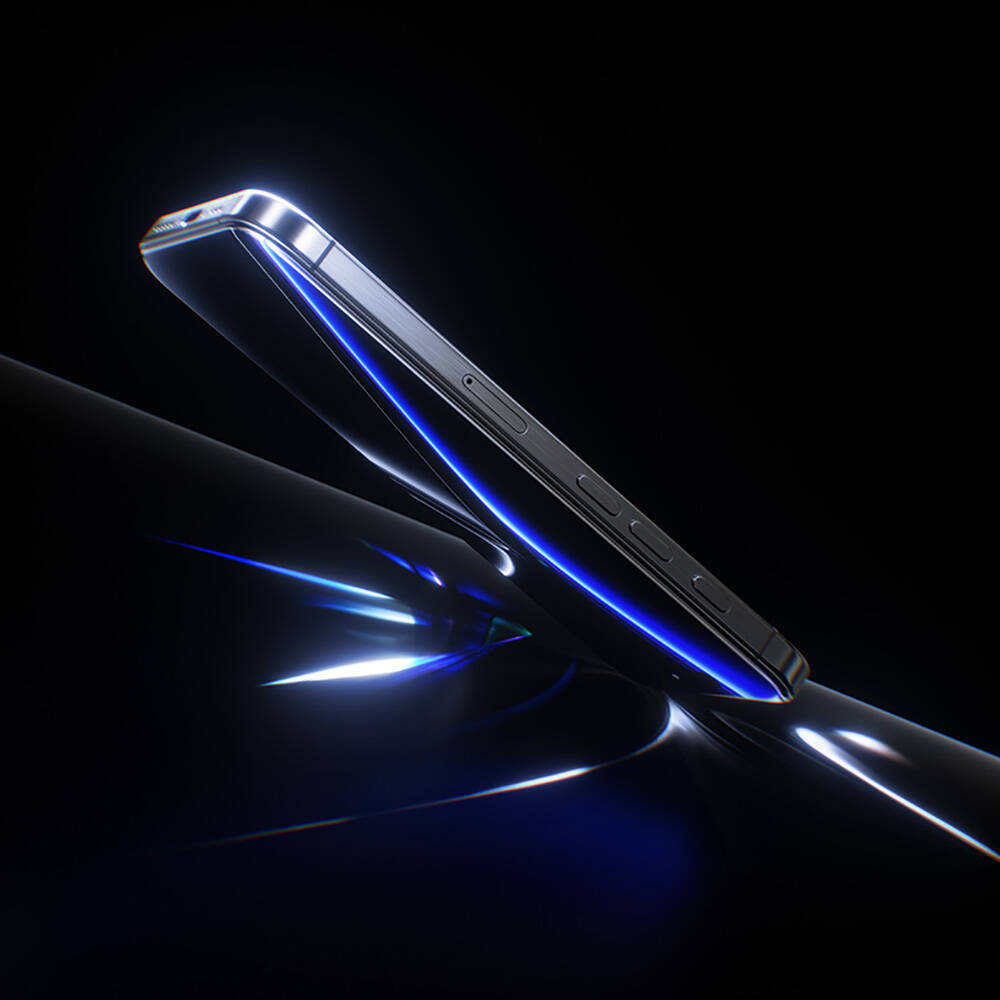 Apple iPhone 16 Pro Benks Glass Warrior Safir Coating 0.9mm Kenarları Dayanıklaştırılmış Cam Ekran Koruyucu + Kolay Uygulama Aparatı - Görsel 4
